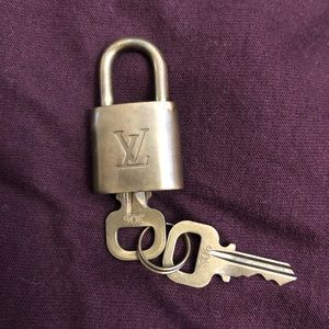 Pre-Loved LV Lock & Ket Set 306